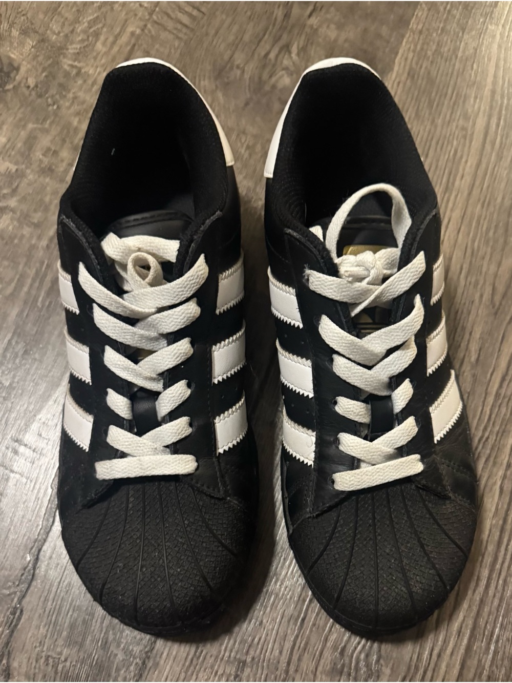 adidas Men's Superstar Low Top Lace-Up Athletic Sneakers Black/White M5 W6.5